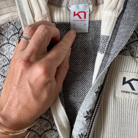 Kari Traa Women’s Beige Scandinavian oversized Sweater - Picture 3 of 5